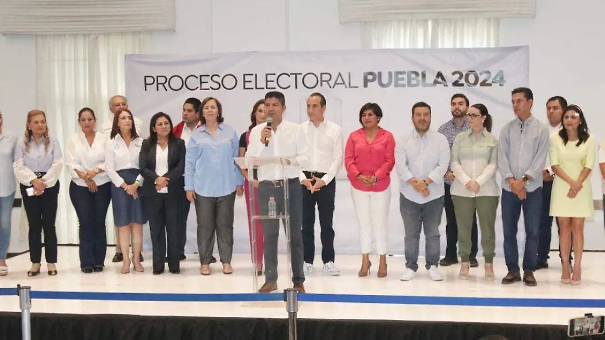 Los excandidatos a la gubernatura y la alcaldía capitalina de la alianza Mejor Rumbo por Puebla, Eduardo Rivera y Mario Riestra